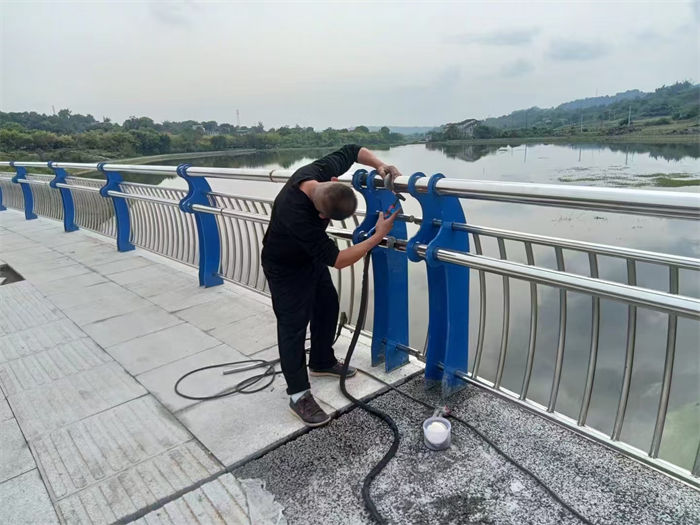 不锈钢道路护栏、不锈钢道路护栏厂家_大量现货
