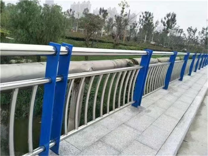 注重乡村公路防撞护栏厂家质量的生产厂家