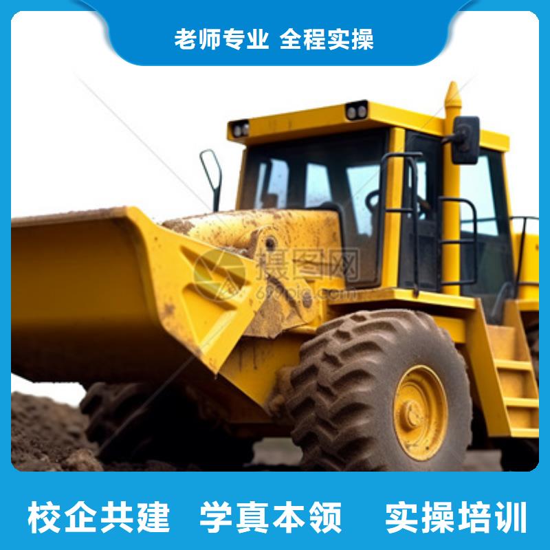 哪有学挖掘机钩机的技校|专业挖掘机挖土机的技校|本地厂家