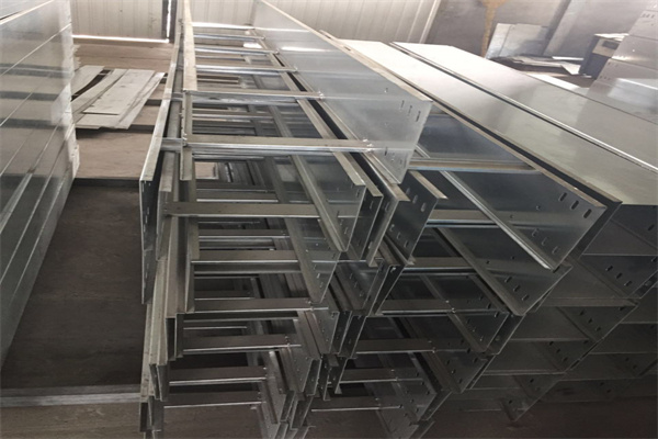 镀锌梯式桥架专业厂家大量现货