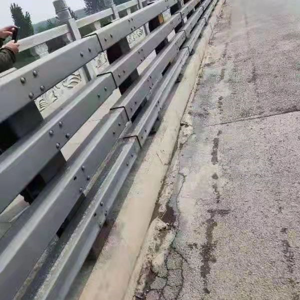 护栏【防撞护栏厂】源头厂家经验丰富