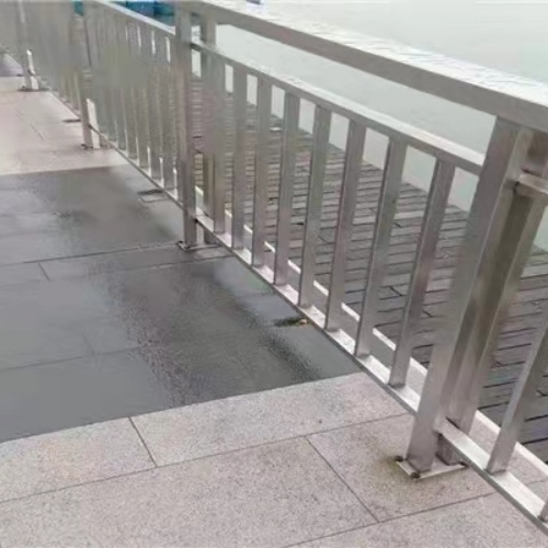 道路护栏厂家-库存充足