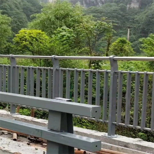 优质304不锈钢碳素钢复合管护栏生产厂家