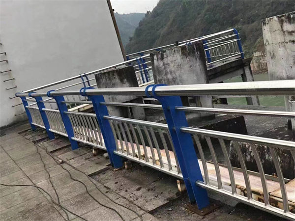 放心选择波形梁护栏