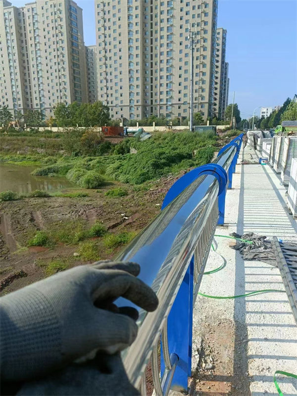 公路防撞护栏的标准和规范质优价廉