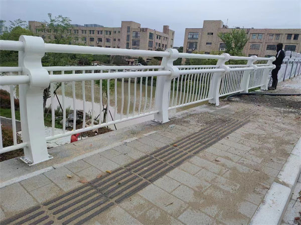 不锈钢玻璃护栏施工方案厂家价格本地品牌