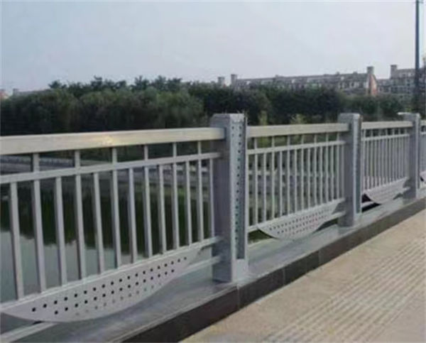 品质放心波形梁护栏防阻块和托架当地生产商