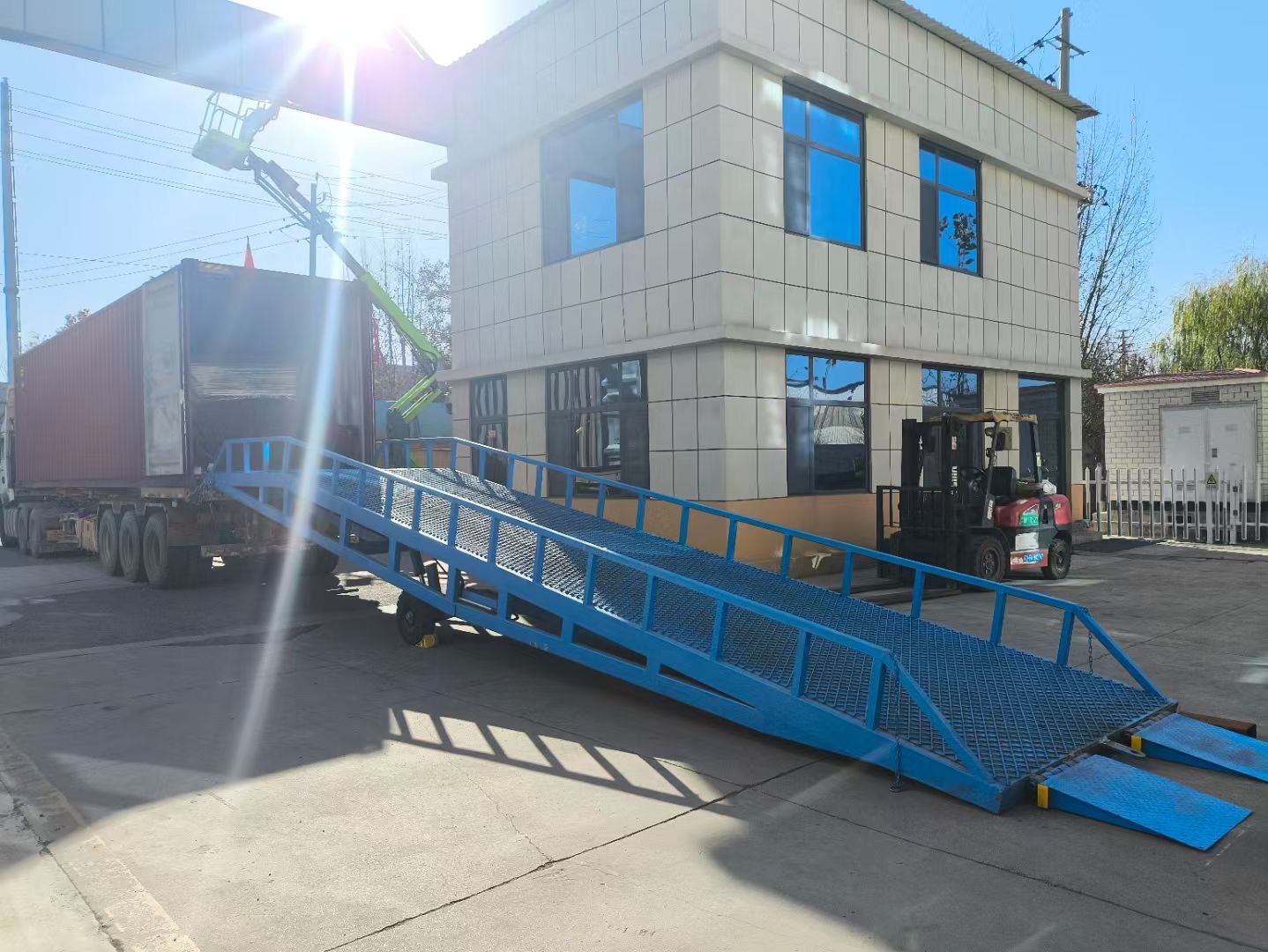 液压式登车桥价格厂家